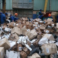 Khoảng 75% mỹ phẩm, gần 100% nước hoa bán tại các chợ là hàng giả