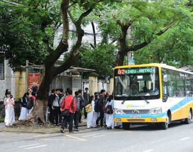 Đình chỉ tài xế xe buýt đuổi học sinh xuống xe vì 'không có tiền thối'