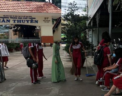 Học sinh tố cáo thầy giáo giảng bài “thô tục” bị phạt quét rác