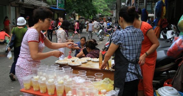 Nhộn nhịp mua bán bánh trôi, bánh chay ngày Tết Hàn thực