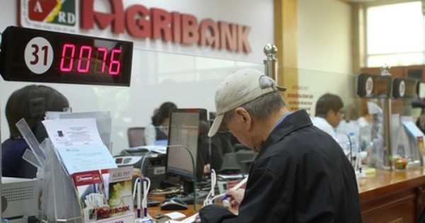 Agribank hoàn tiền cho khách hàng mất tiền tại ATM của ngân hàng