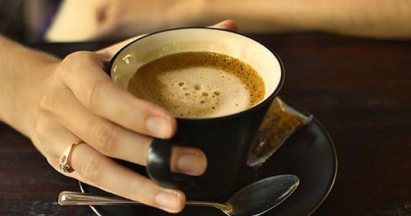 Uống cà phê không đúng cách gây hại sức khỏe