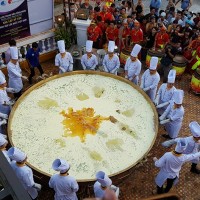Chiêm ngưỡng chiếc bánh xèo lớn nhất Việt Nam, phục vụ cho 200 khách