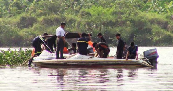 Bình Dương: Tìm thấy thi thể 2 bà cháu trong vụ chìm sà lan