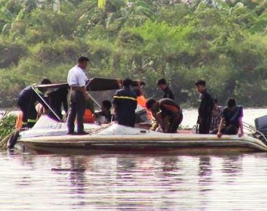 Bình Dương: Tìm thấy thi thể 2 bà cháu trong vụ chìm sà lan