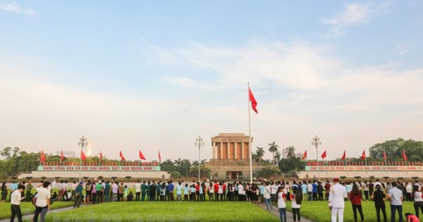 Lễ chào cờ tại Quảng trường Ba Đình trong ngày Sinh nhật Bác