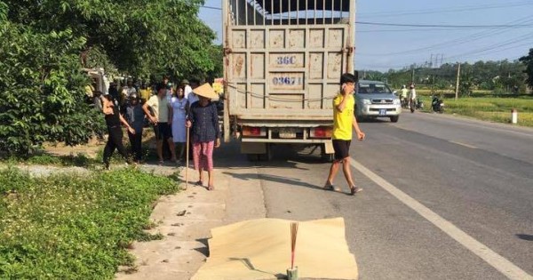 Đi khám thai, hai vợ chồng bị ô tô thương vong