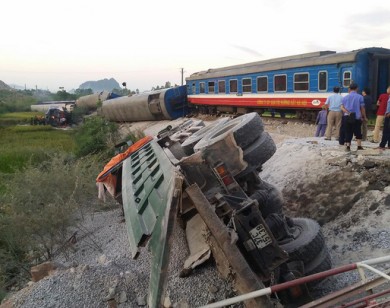 Lật tàu hỏa ở Thanh Hóa, ít nhất 10 người thương vong