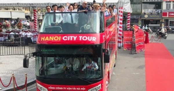 Xe buýt 2 tầng City tour chính thức vận hành: Thêm “món ngon” cho du lịch Hà Nội