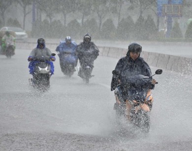 Dự báo thời tiết 30/5: Nam Bộ và Tây Nguyên mưa lớn, nguy cơ lốc xoáy