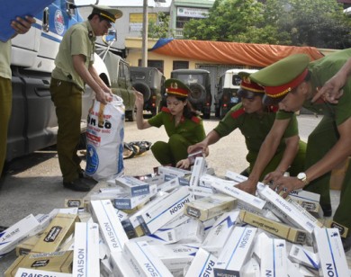 Bắt giữ xe tải vận chuyển gần 7.000 bao thuốc lá nhập lậu