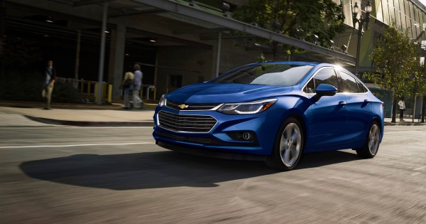 Giá xe ôtô hôm nay 7/6: Chevrolet Cruze 2018 giảm 50 triệu đồng