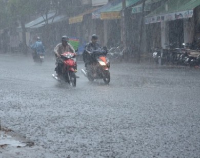 Dự báo thời tiết 24/6: Hà Nội hạ nhiệt, chiều tối có mưa dông