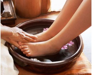 12 bệnh được chữa lành khi ngâm chân bằng nước muối thảo dược trước khi đi ngủ