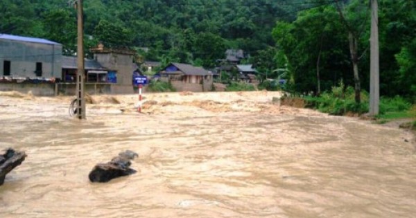 Thanh Hóa: Lũ quét kinh hoàng trong đêm cuốn trôi 4 người trong một gia đình