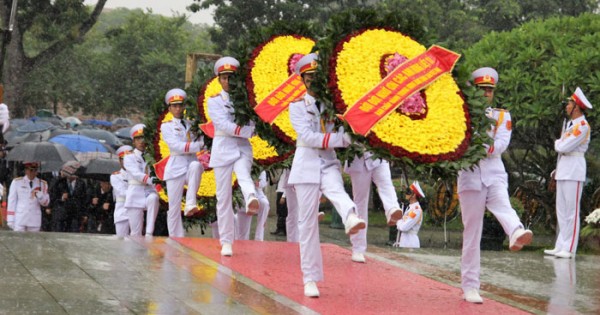 Lãnh đạo Đảng, Nhà nước và TP Hà Nội dâng hương tưởng niệm các anh hùng, liệt sỹ