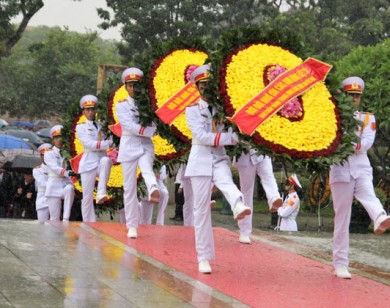 Lãnh đạo Đảng, Nhà nước và TP Hà Nội dâng hương tưởng niệm các anh hùng, liệt sỹ