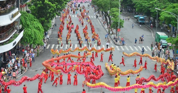 Tưng bừng lễ hội đường phố tại Hồ Gươm