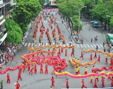 Tưng bừng lễ hội đường phố tại Hồ Gươm