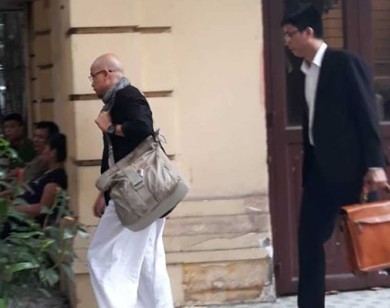 'Vua cà phê' Đặng Lê Nguyên Vũ đến tòa hòa giải ly hôn lần 2