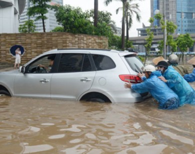 Những lưu ý khi ô tô đi qua đoạn đường ngập nước và cách xử lý khi bị thủy kích