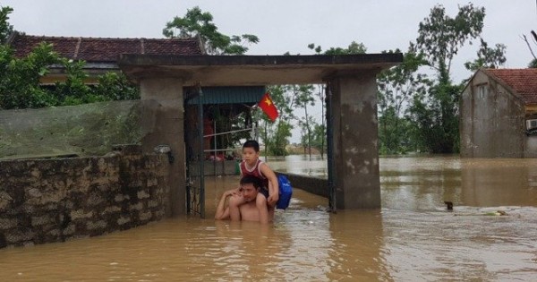 Hơn 7.000 người dân Thanh Hóa phải sơ tán vì nước lũ dâng cao