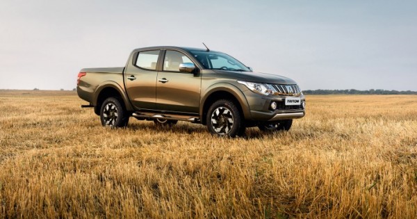 Giá xe ôtô hôm nay 25/8: Mitsubishi Triton giảm từ 20-21 triệu đồng