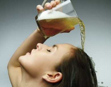 2 cách trị gàu vô cùng hiệu quả với bia
