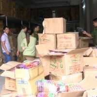 Thanh Hóa: Bắt giữ gần 1 tấn bánh kẹo, đồ chơi trẻ em không rõ nguồn gốc