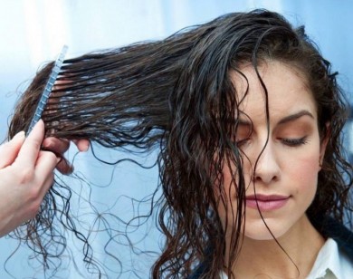 Bí quyết giúp tóc nhanh khô mà không cần sấy