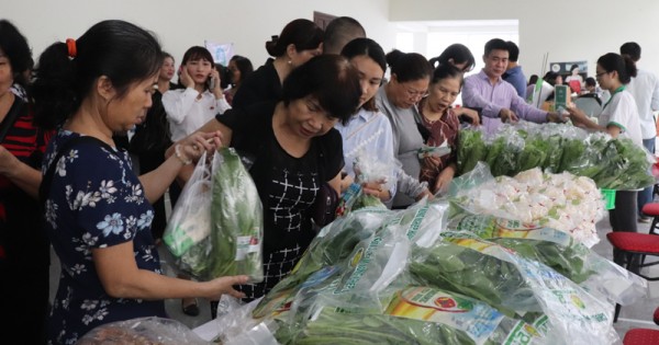 Người tiêu dùng còn “dễ dãi” trong lựa chọn thực phẩm an toàn