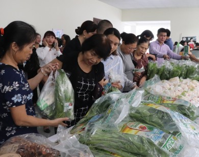 Người tiêu dùng còn “dễ dãi” trong lựa chọn thực phẩm an toàn