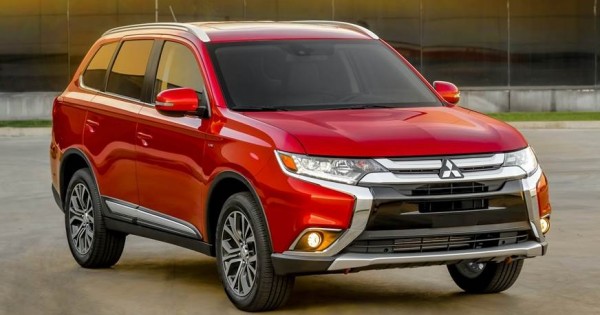 Giá xe ôtô hôm nay 2/10: Mitsubishi Outlander giảm 51 triệu đồng.