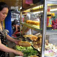 Từ 20/10, dùng tay trần bán thức ăn sẽ bị phạt 1-3 triệu đồng