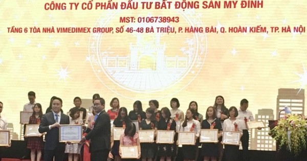 Chủ đầu tư dự án The Emerald nhận Giấy khen của Cục thuế TP Hà Nội về thực hiện tốt chính sách pháp luật thuế