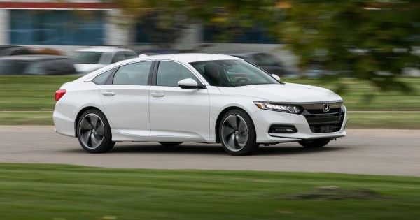 Giá xe ôtô hôm nay 12/10: Honda Accord 2018 giảm 4 triệu đồng