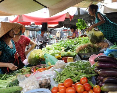 TP Hồ Chí Minh: Rau xanh tăng giá chóng mặt do mưa kéo dài