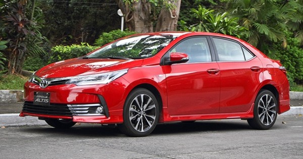 Giá xe ôtô hôm nay 16/10: Toyota Corolla Altis tăng 38 triệu đồng