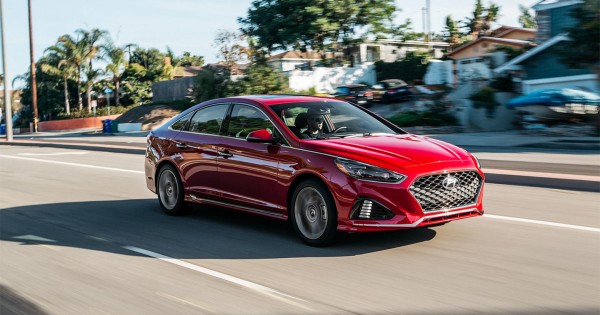 Giá xe ôtô hôm nay 18/10: Hyundai Sonata tăng 20-60 triệu đồng