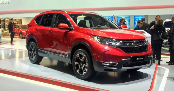 Giá xe ôtô hôm nay 20/10: Honda CRV 2018 có giá 973-1.083 tỷ đồng