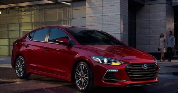 Giá xe ôtô hôm nay 22/10: Hyundai Elantra có giá 555 - 729 triệu đồng