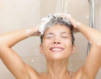 Điều cấm bạn làm khi tắm để không hại sức khỏe