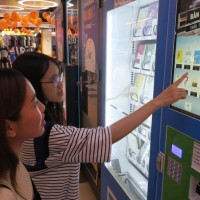 Độc đáo máy bán sách tự động đầu tiên tại Việt Nam