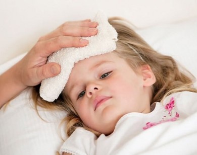 Những cách hạ sốt cho bé bạn cần chú ý