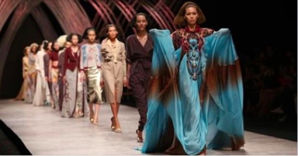 Vietnam International Fashion Week bị loạt người mẫu tố chậm tiền