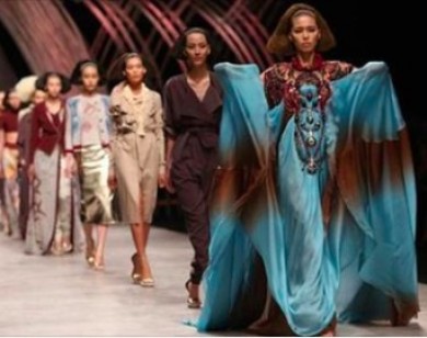 Vietnam International Fashion Week bị loạt người mẫu tố chậm tiền