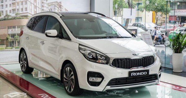 Giá xe ôtô hôm nay 20/11: Kia Rondo 2018 giảm 20 triệu đồng