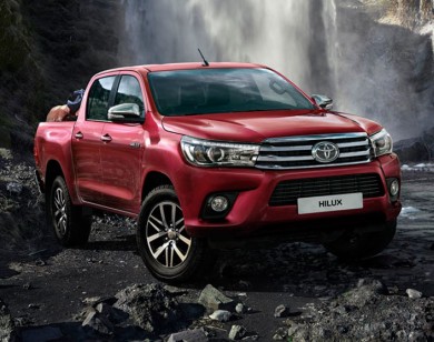 Giá xe ôtô hôm nay 26/11: Toyota Hilux có giá 695-878 triệu đồng