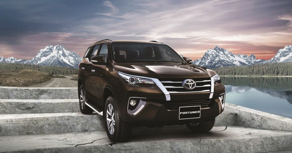 Giá xe ôtô hôm nay 19/12: Toyota Fortuner có giá 1,026 - 1,354 tỷ đồng