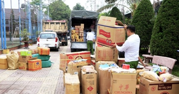 Phát hiện số lượng lớn bánh kẹo, đồ chơi trẻ em không rõ nguồn gốc